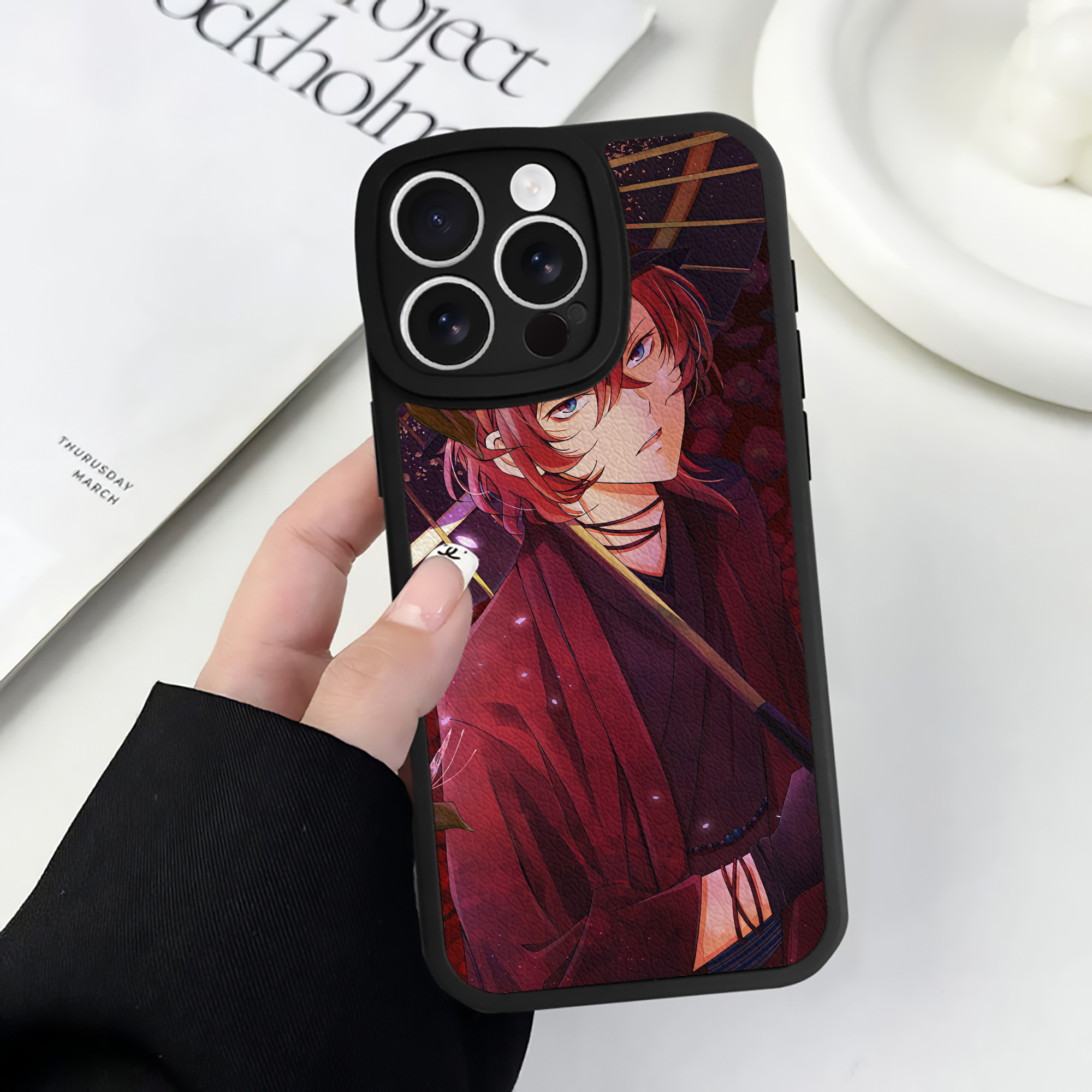 （画像用） 文豪ストレイドッグス Bungo Stray Dogs 【iPhone 16シリーズ対応】シリコンスマホケース（レザー調） 材質：シリコン